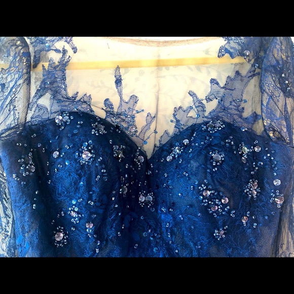 Gorgeous embellished blue backless gown size 4 - Picture 4 of 16